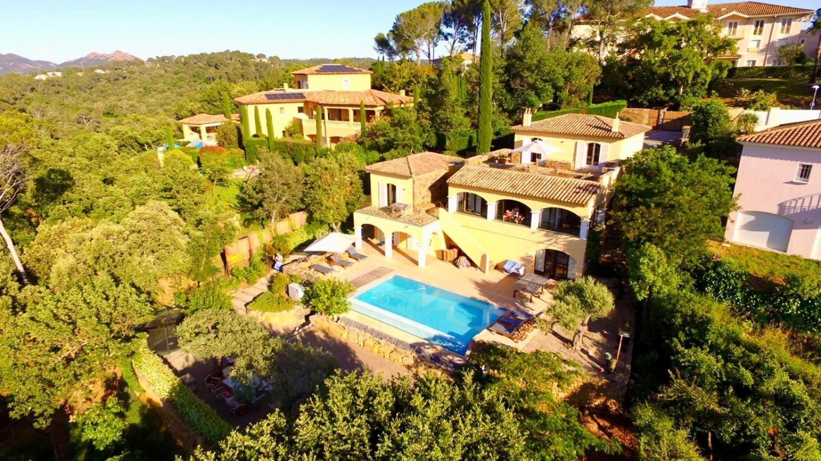 Villa Familiale Avec Vue Imprenable Saint-Raphael  Exterior photo